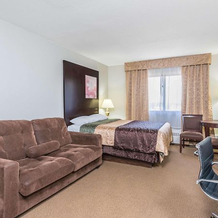 Super 8 By Wyndham Innisfail Екстер'єр фото