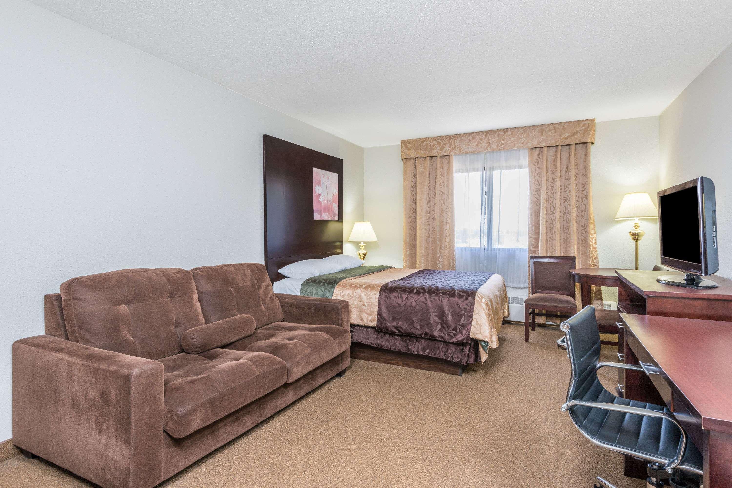 Super 8 By Wyndham Innisfail Екстер'єр фото