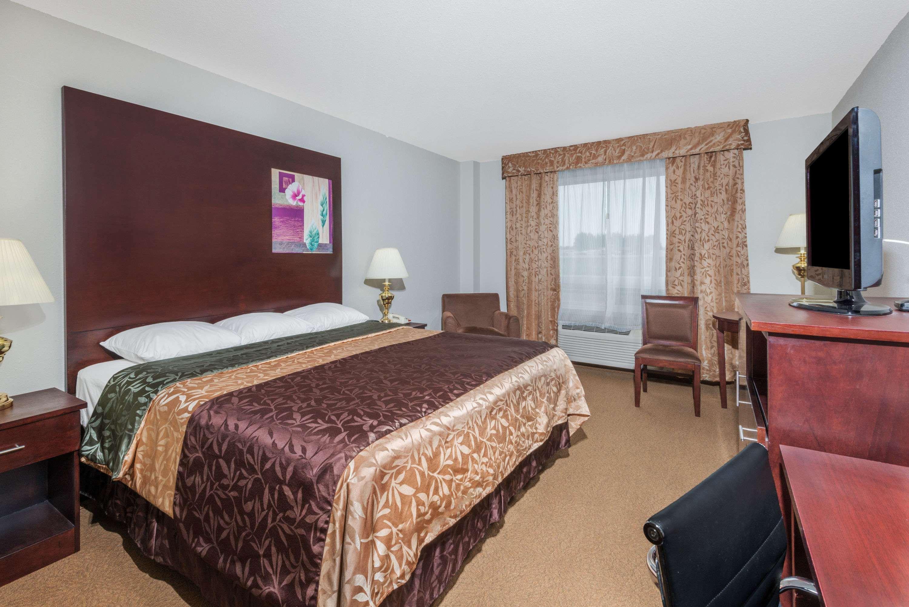 Super 8 By Wyndham Innisfail Екстер'єр фото