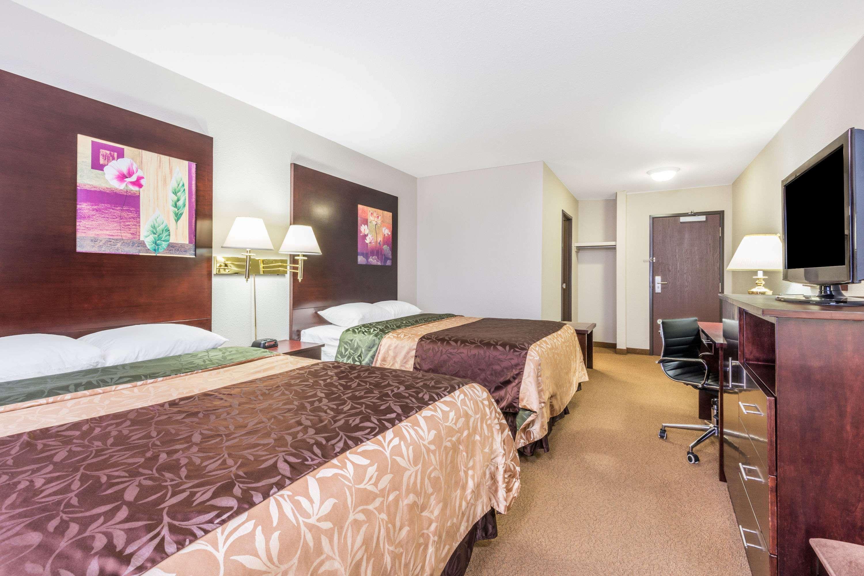 Super 8 By Wyndham Innisfail Екстер'єр фото