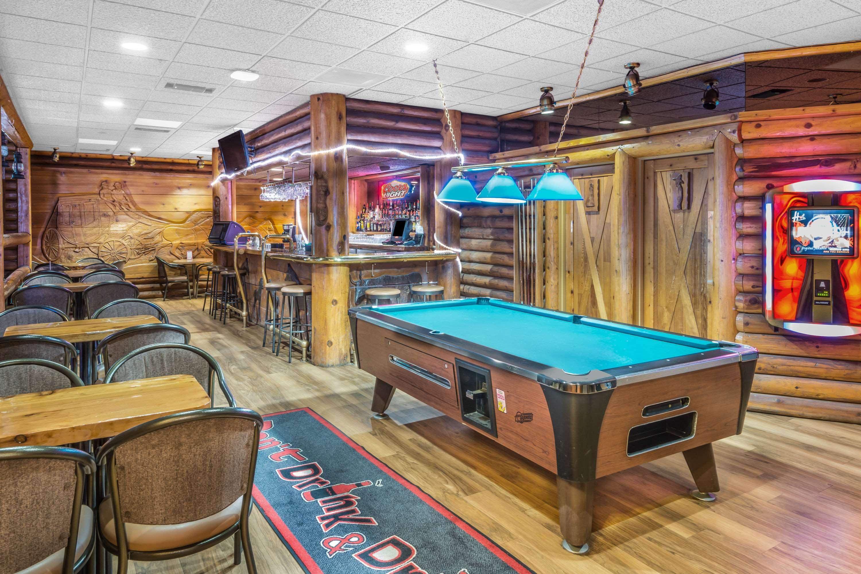 Super 8 By Wyndham Innisfail Екстер'єр фото