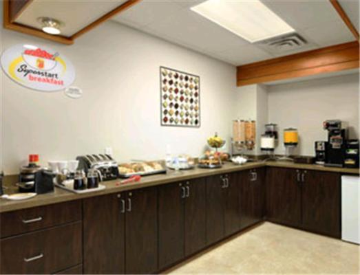 Super 8 By Wyndham Innisfail Екстер'єр фото