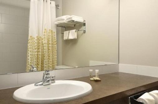 Super 8 By Wyndham Innisfail Екстер'єр фото